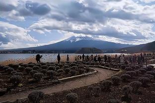 博主：今天中场空不空？都不敢拷打梅努，他根本就还没到那个级别